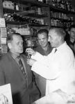 2.10.1961, mit Herberger in seiner Drogerie